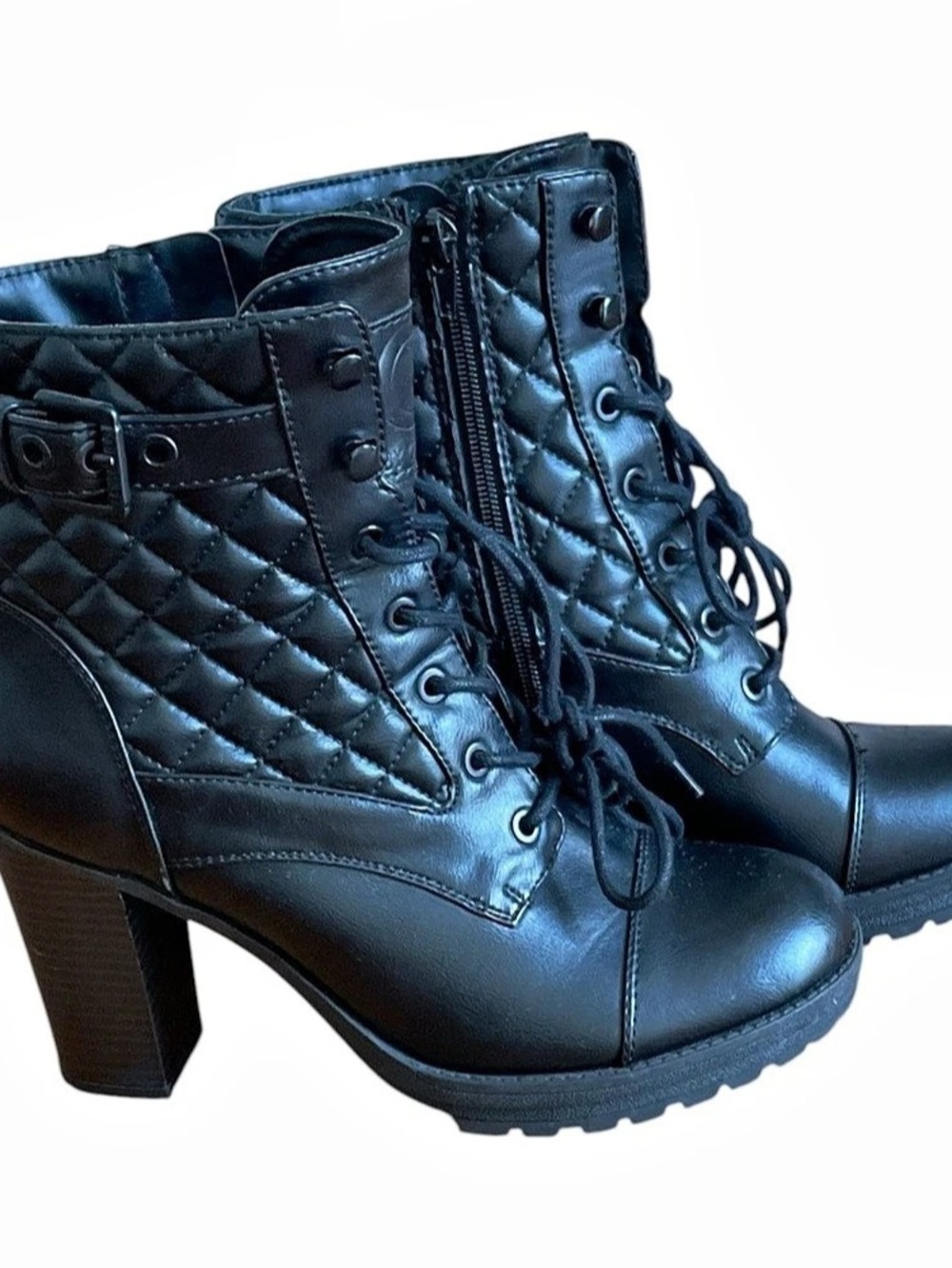 G by Guess "Gift" Women's Heeled Combat Boots in black faux leather.
Size 9